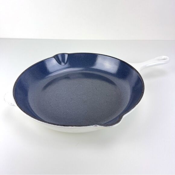 Le Creuset Cast Iron Enamel #26 Double Spout Frying Pan Skillet 10” white - Picture 3 of 13